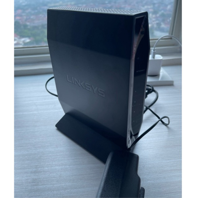Preloved Linksys E5600 Dual-Band AC1200 WiFi 5 Router E 5600