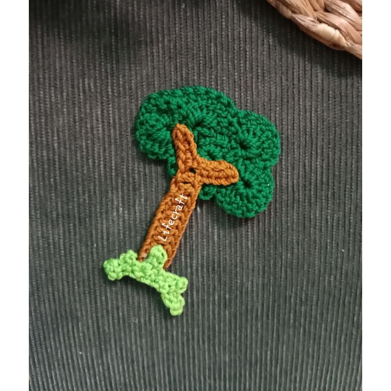 Aplikasi rajut pohon hiasan tempel