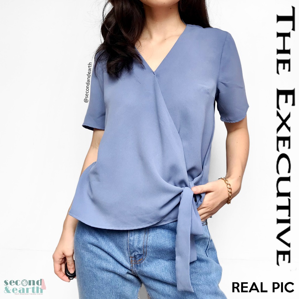 The Executive Blouse (S) Atasan Kerja Wanita Blus Lengan Pendek Overlapped VNeck Biru Polos Short Sl