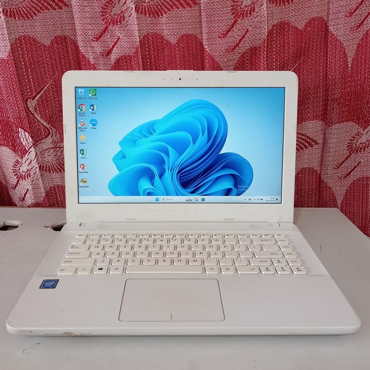 Laptop Asus X441M Putih Intel RAM 4GB SSD 128GB Windows 11 White