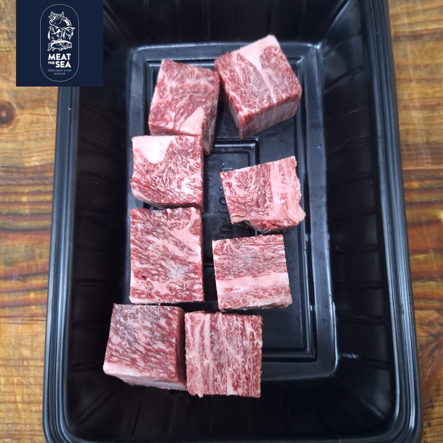 

Sher Wagyu Chuck Eye Roll MB 6/7 ● Saikoro