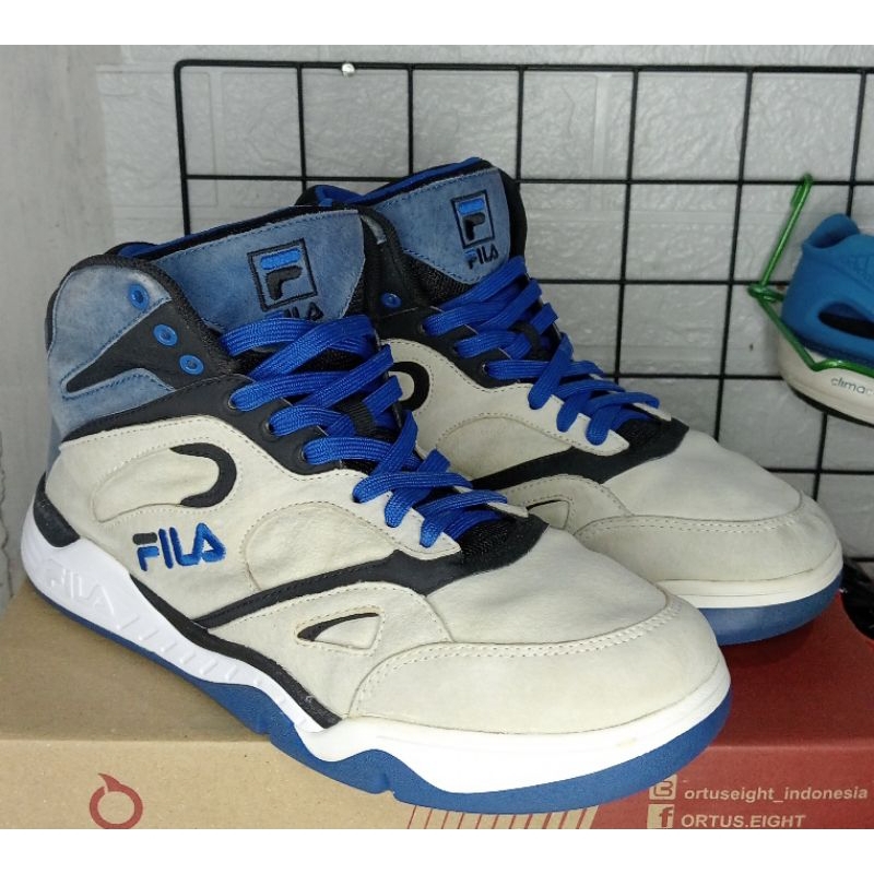 sepatu basket FILA