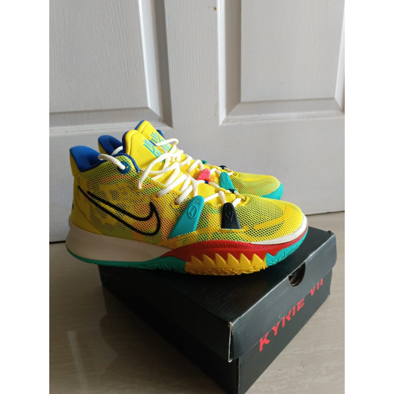 SEPATU NIKE KYRIE