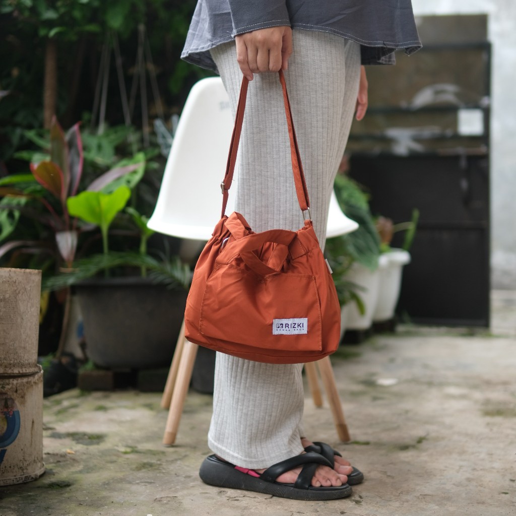 Tas selempang wanita Serut Mini String Bag