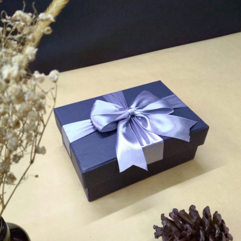 

ern kotak kado 1x7x3 cm exclusive premium berpita TBH