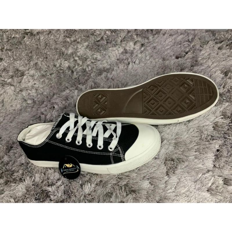 Sepatu Kets Hitam SNRD