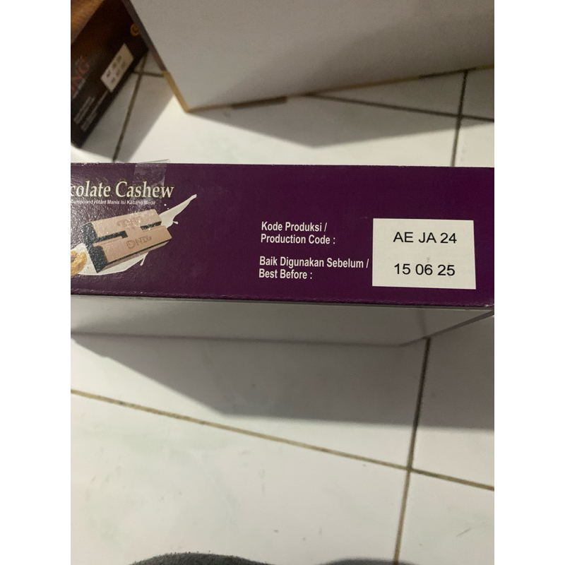 

coklat cashew 1 dus isi 4 pak (EXP JUNI 2026)