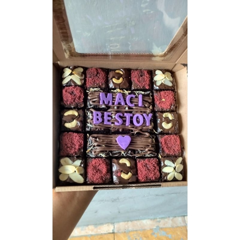 

PREMIUM DECOR BROWNIES SEKAT by nesyakitchen24