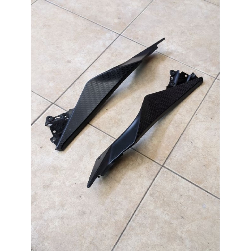 cover sambungan body bawah tangki Ninja 250 Fi old original