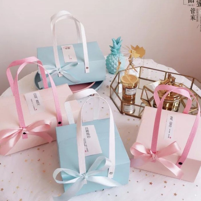 

Bonus Gift Box Dengan GagangKotak Hampers KadoDus Kue