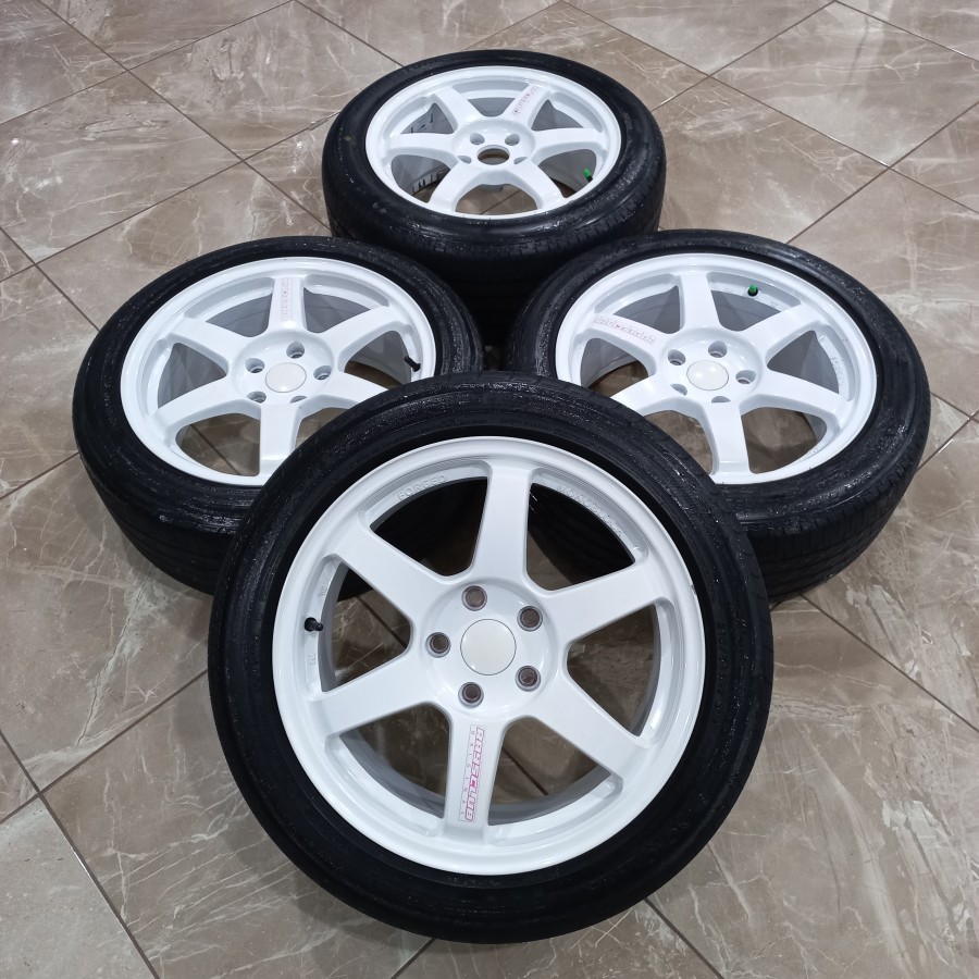 Velg TE37 ring 17x8 PCD 5x114,3 white + BAN 205 50 R17 yokohama