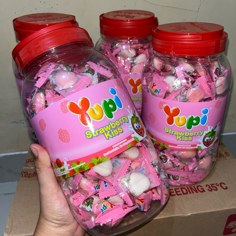 

Yupi strawbery kiss kemasan toples 300gr