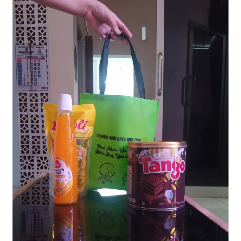 

Tas Spunbond Lebaran 30x33 Free Sablon Kuat Anti Robek Tebal