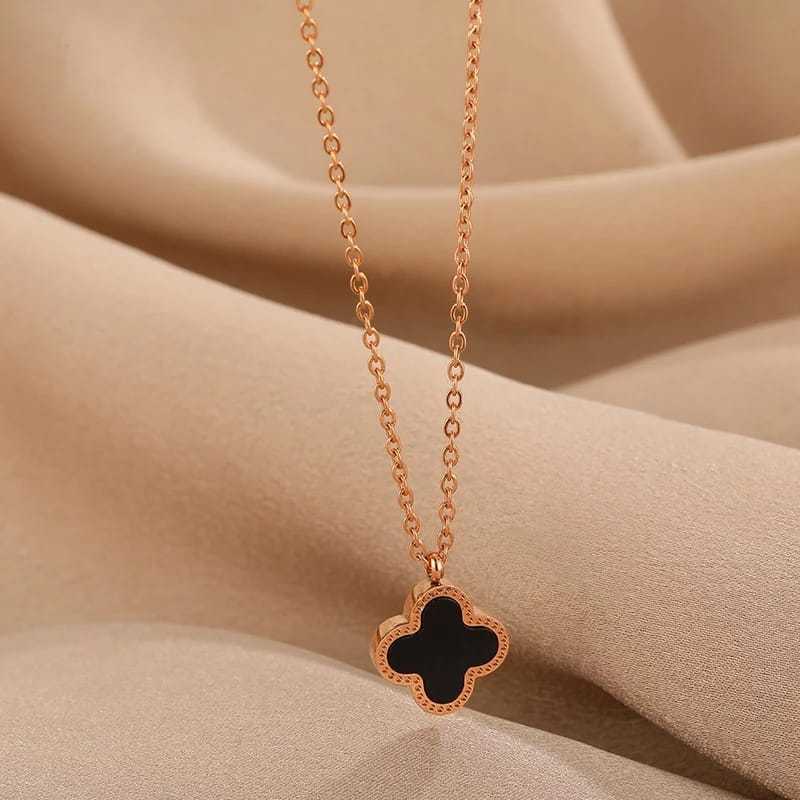 Kalung Emas Titanium Wanita Korea Liontin Clover Hitam Putih/Kalung Terlaris