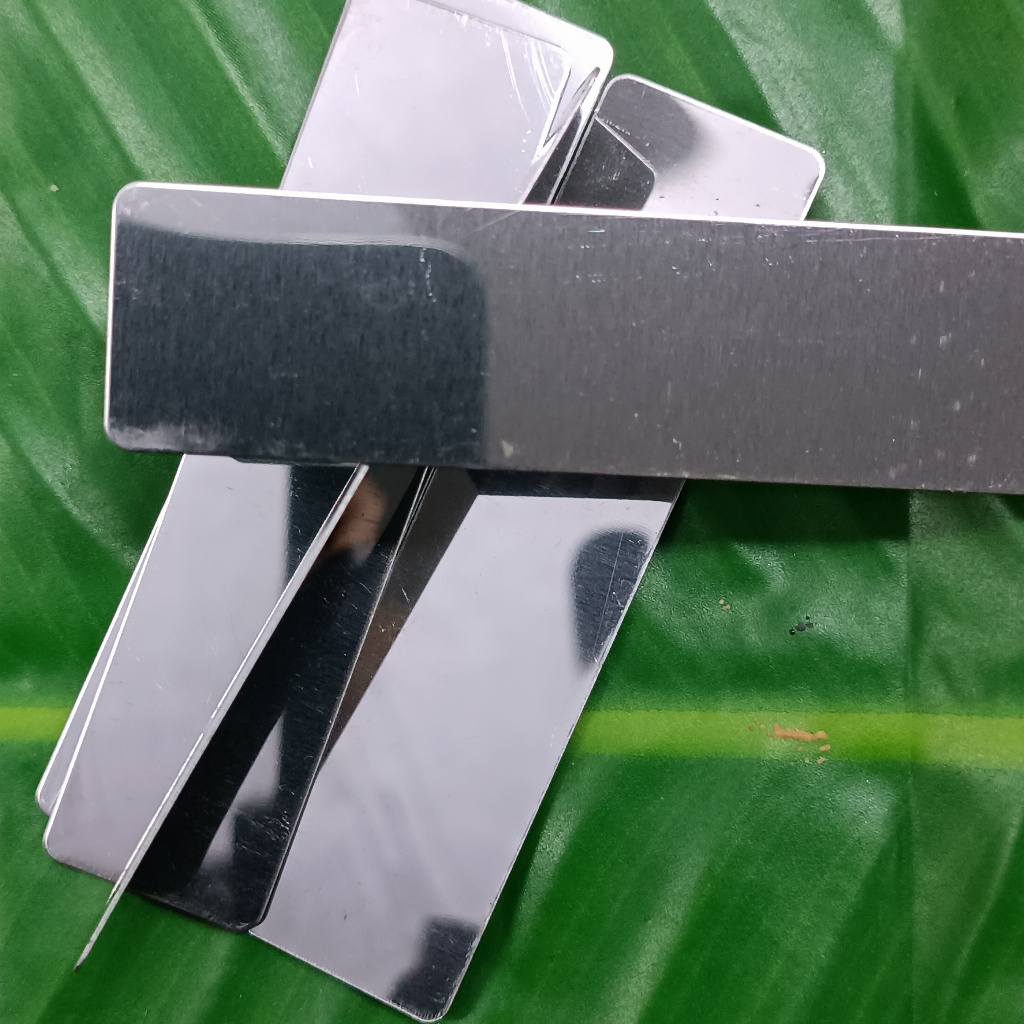 

Papan Nama Dada Stainless Name Tag warna Silver SUDUT TUMPUL