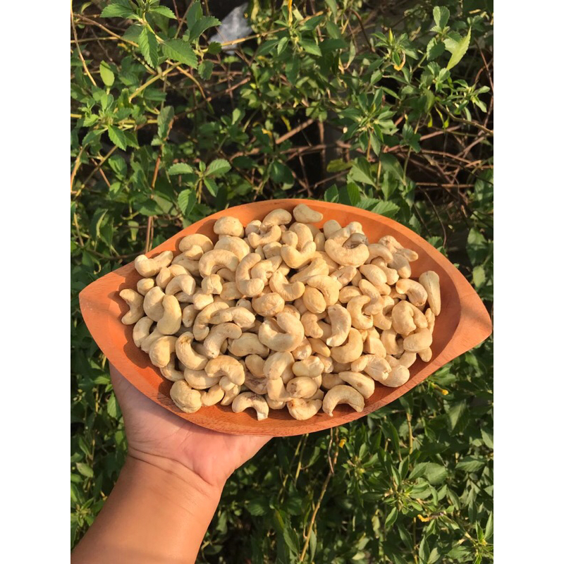 

Kacang Mede Mete Mente Menteh Mentah Super Premium 1kg