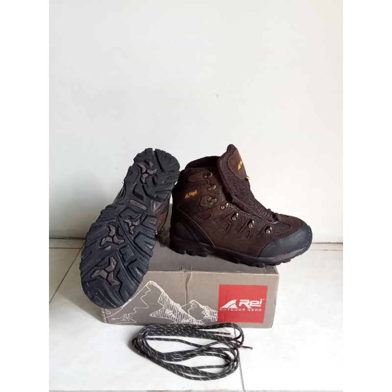 sepatu gunung_sepatu treking_sepatu outdoor_sepatu rei_rei