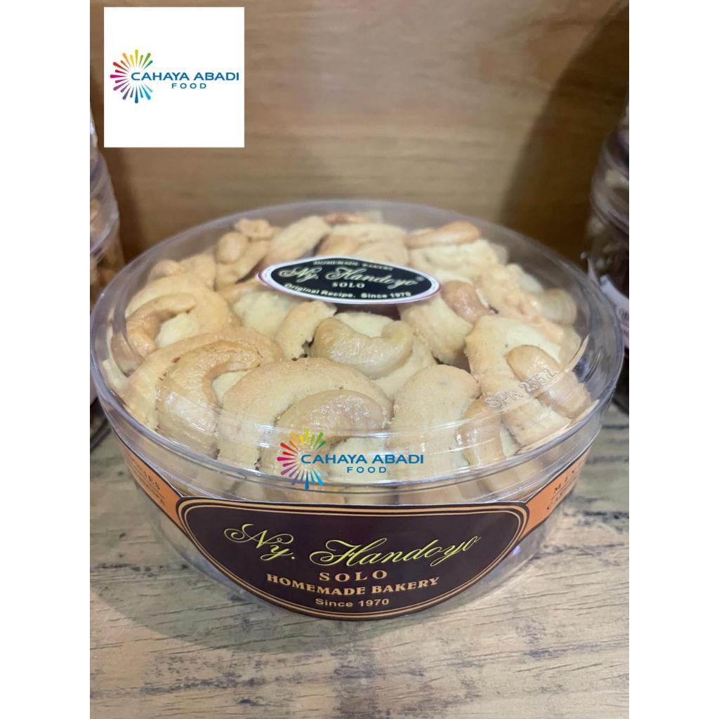 

Mente Koekies Ny Handoyo Solo