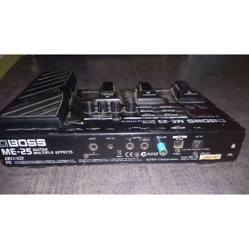 efek gitar boss me 25