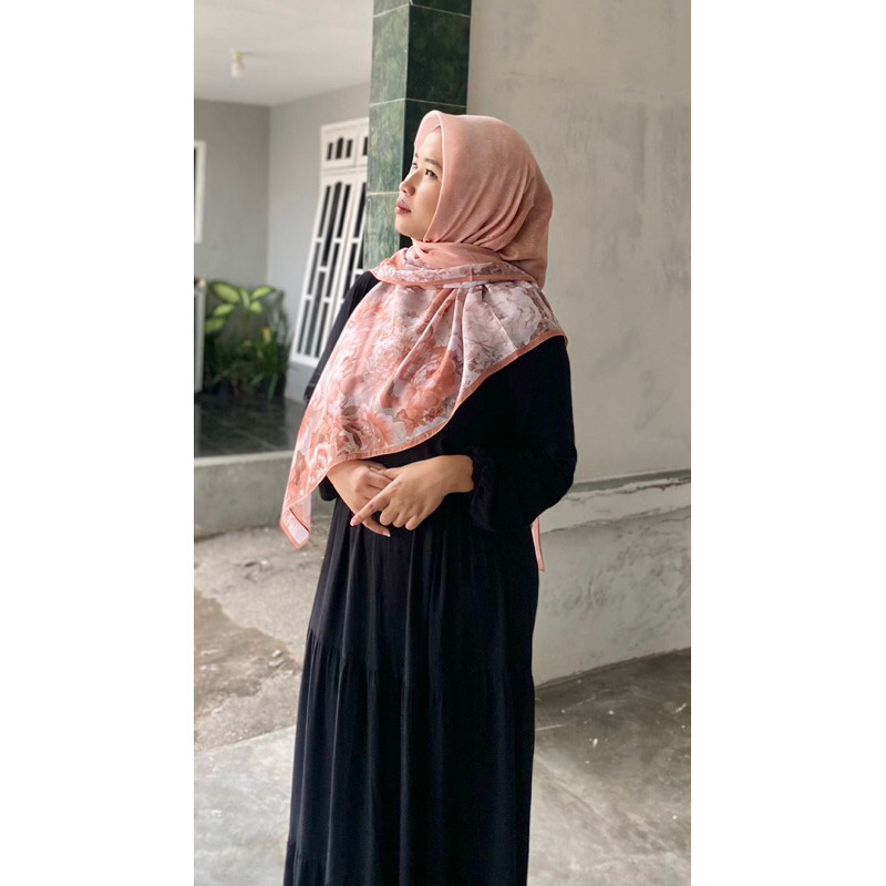 SALE HIJAB SEGI EMPAT KARACA TURKI FLOWER