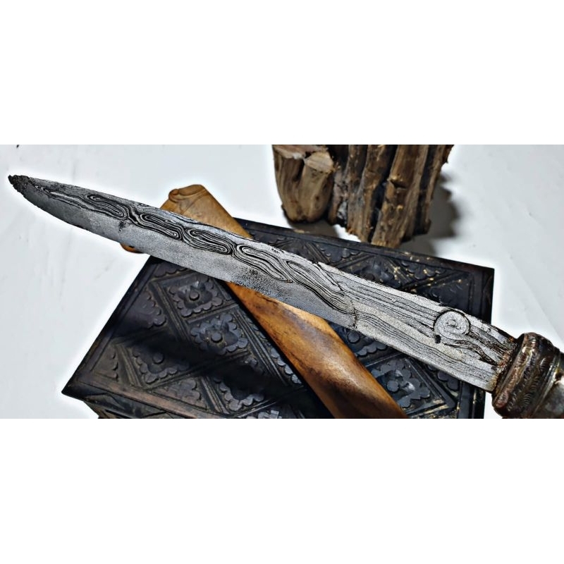 Badik Luwu Sambang Usus Sippa Sikadoang