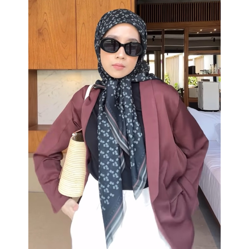 Gamila Monogram Series Arascarf