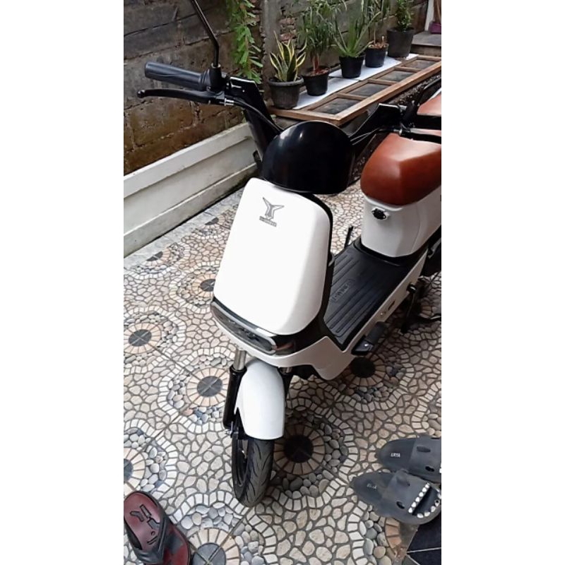 jual sepeda listrik uwinfly d8s warna putih mutiara bekas berkualitas.