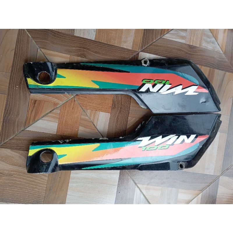 Cover Body Tutup Aki Honda Win 100 Original Copotan