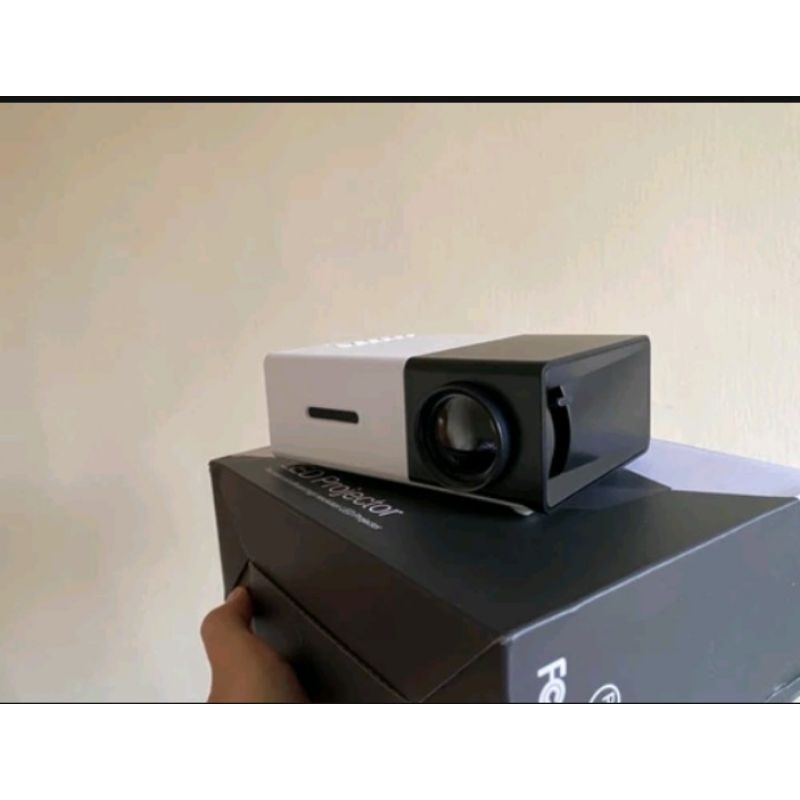 (SECOND) masih baru, Mini Proyektor LED YG 300 LCD Portable Projector Home