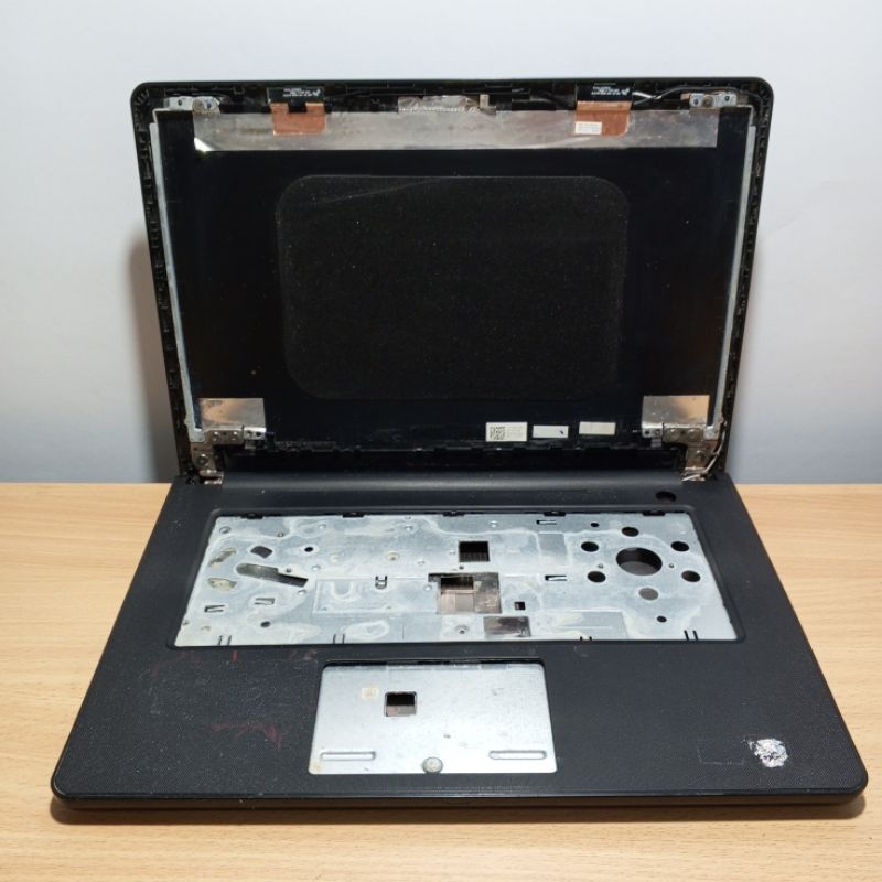 Casing Case Kesing Cassing Laptop Dell P76G001