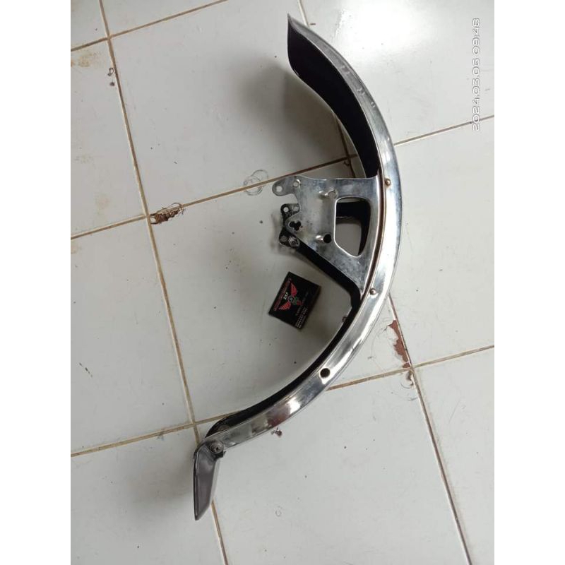 Spakbor depan Honda GL100 urami.