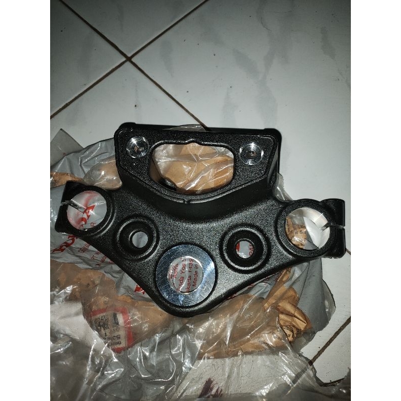 SEGITIGA NEW MEGAPRO VERZA CB150R KYE 900