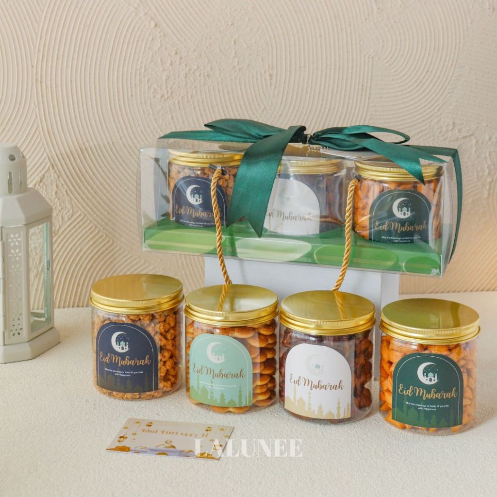 

Hampers Lebaran Idul Fitri Box Mika isi 3 Jar Kue Kering - Parcel Souvenir Hadiah Eid Mubarak