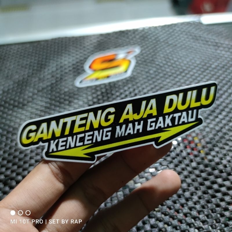 

stiker ganteng aja dulu