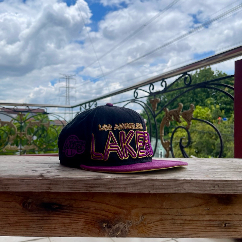 Vintage New Era Lakers Snapback “Reverse Lakers”