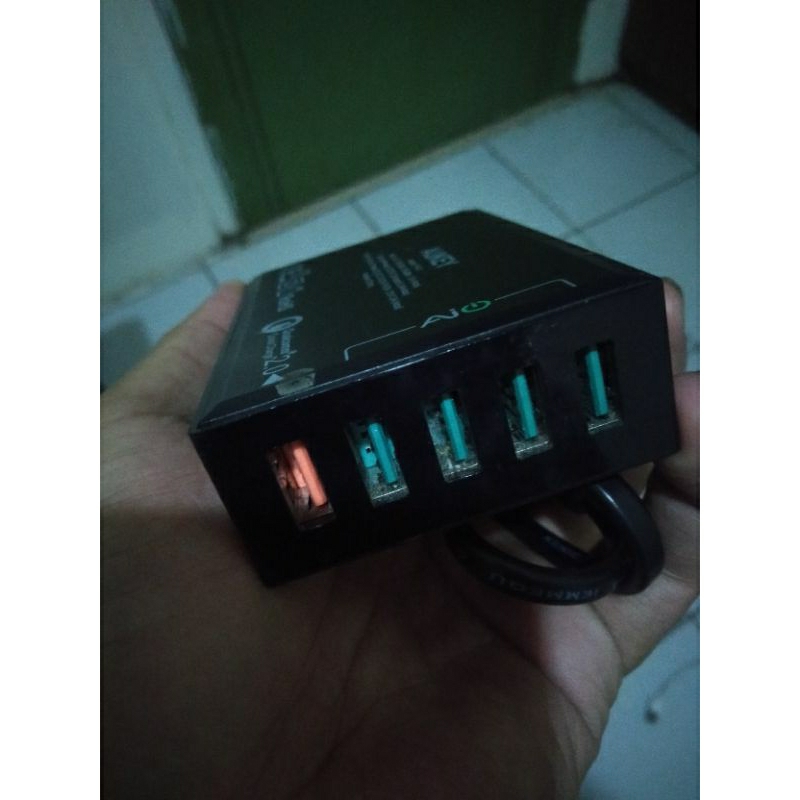 Adaptor charger aukey 5 slot