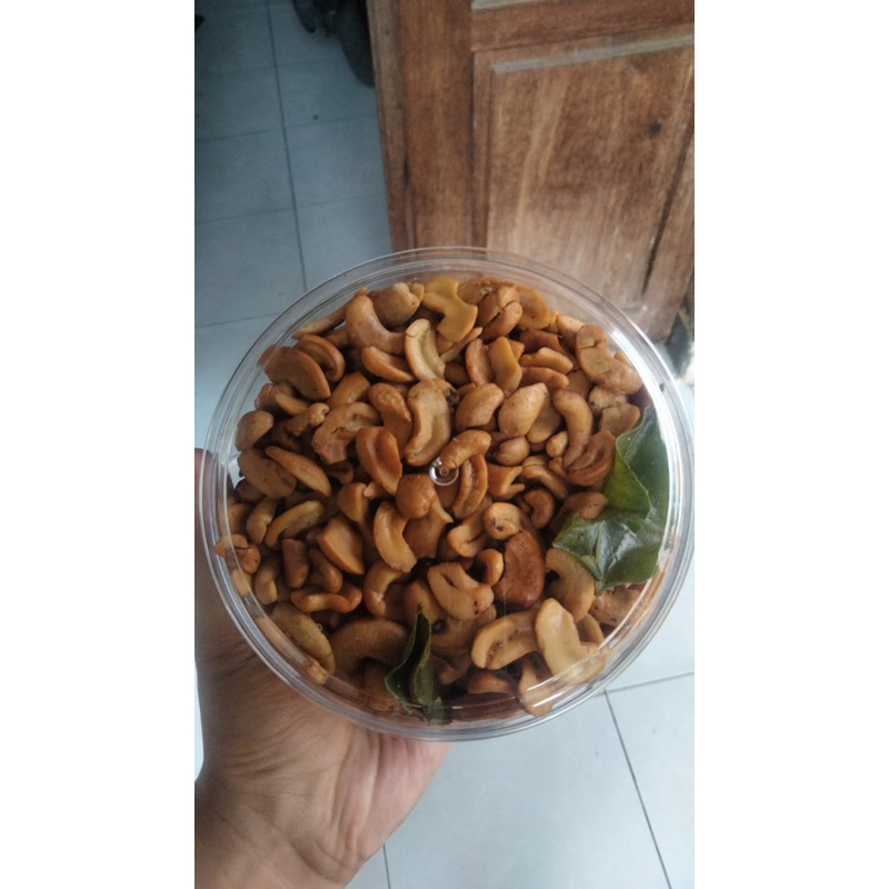 

[Non MSG/Camilan Sehat] kacang mede Pecahan toples 250 gram