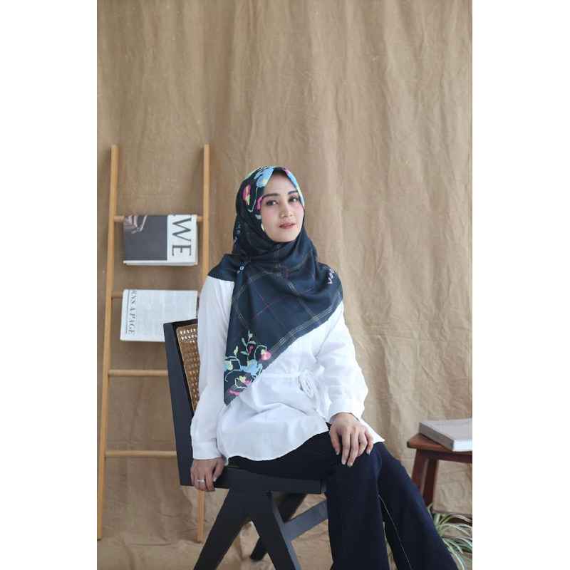 Massannang Series - Scarf Lontara Lagosi Hitam