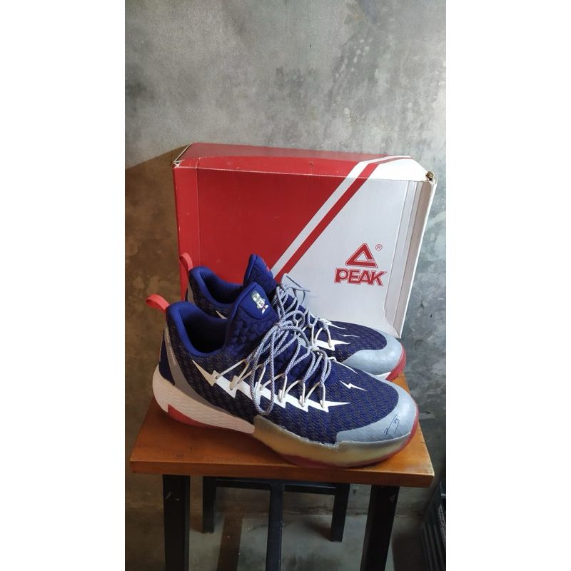 sepatu basket Peak size 48 second