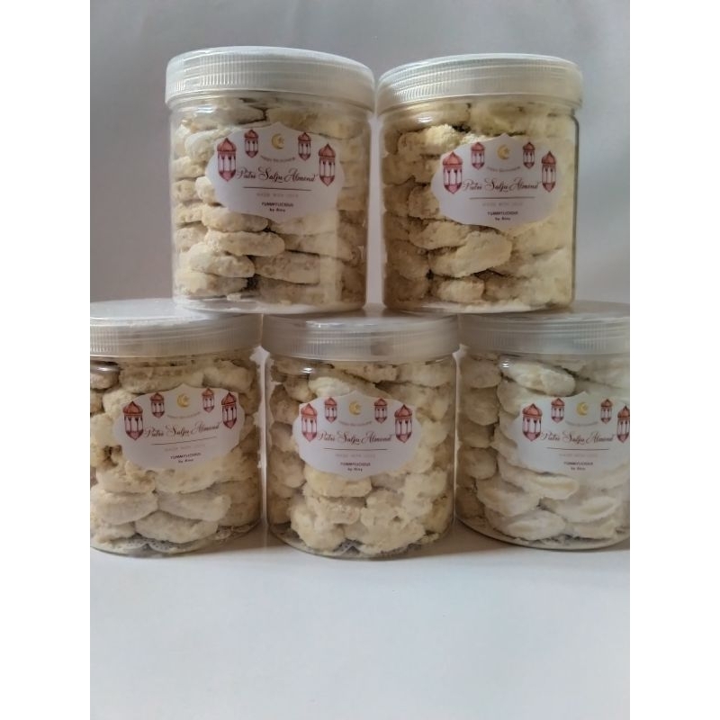 

Putri Salju Almond Special Wijsman-Putri Salju Almond Premium-Homemade Cookies-Kemasan Jar 600ml