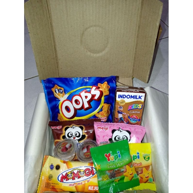 

Snack Box/ Gift Snack/ Hampers Lebaran/ Hampers Ultah/Birthday Murah Malang