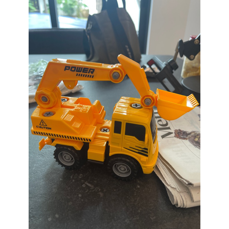 truck konstruksi preloved