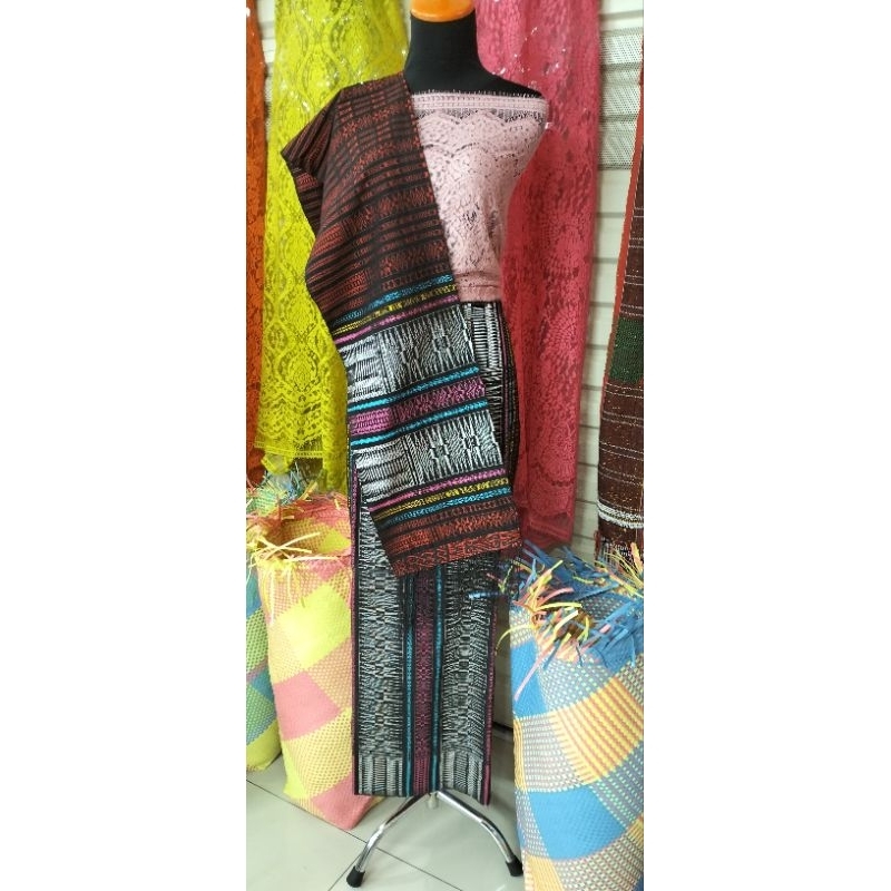 SONGKET TARUTUNG TUMTUMAN SAMBUNGAN BENANG100.WARNA MERAH TUMPAL SILVER