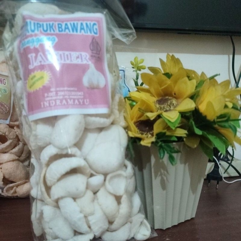 

kerupuk varian rasa udang, terasi, bawang dan ikan