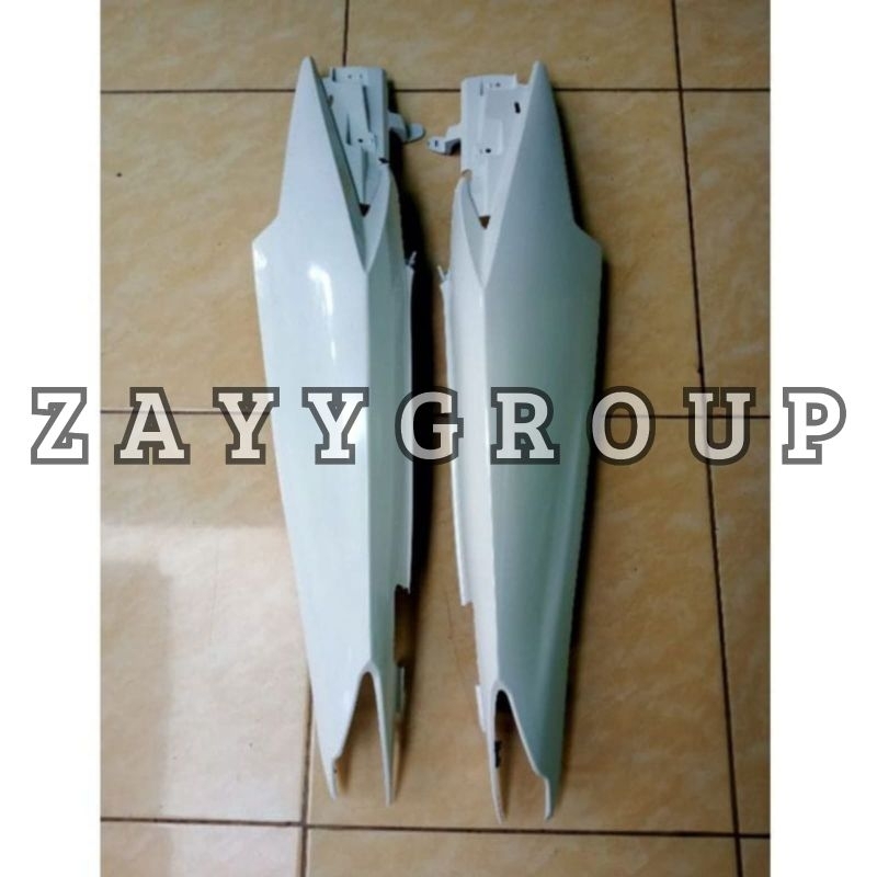 Cover Body Belakang Kanan Kiri Warna Putih New Jupiter MX 135cc