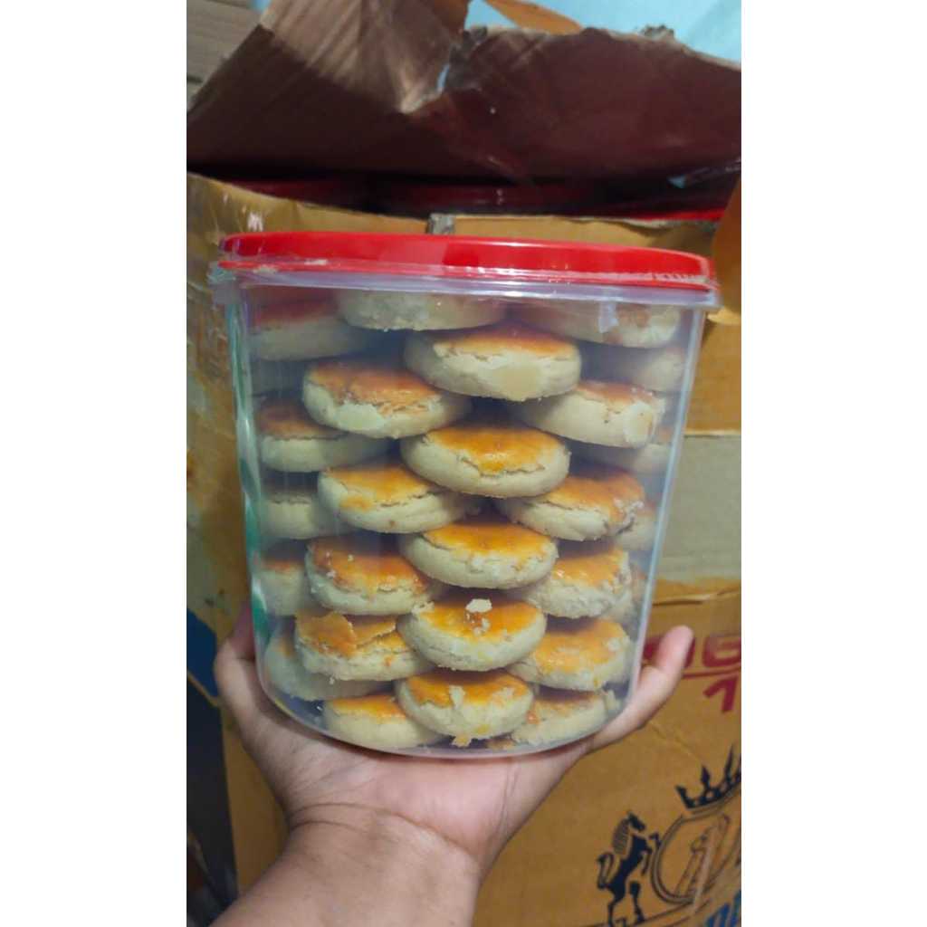 

Kue kacang toples kemasan 900 gram