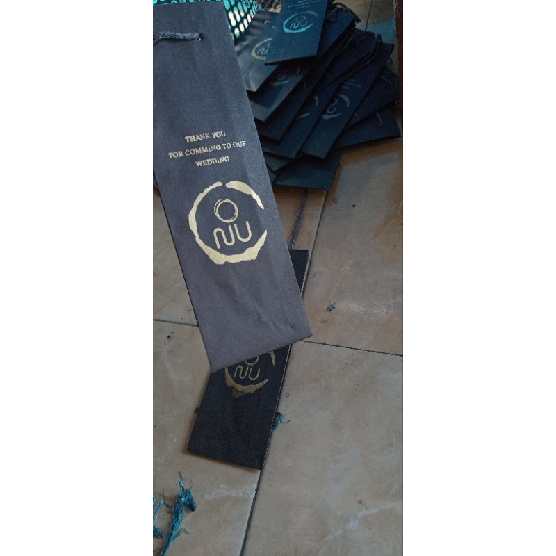 

paper bag hitam p10 x L5 x t25, free sablon