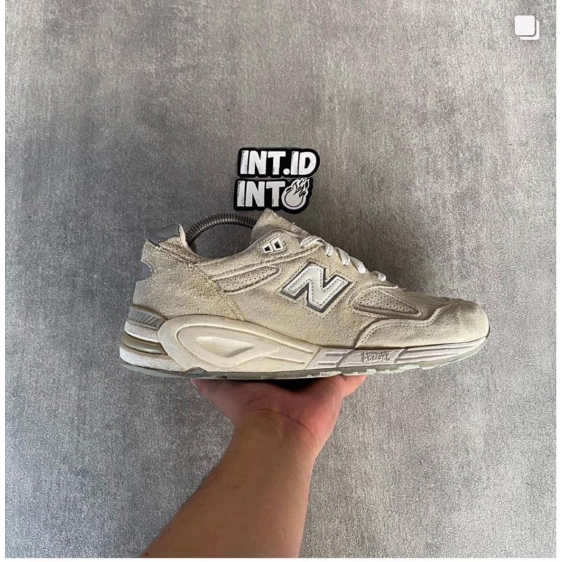 NB 990 V2 Beige