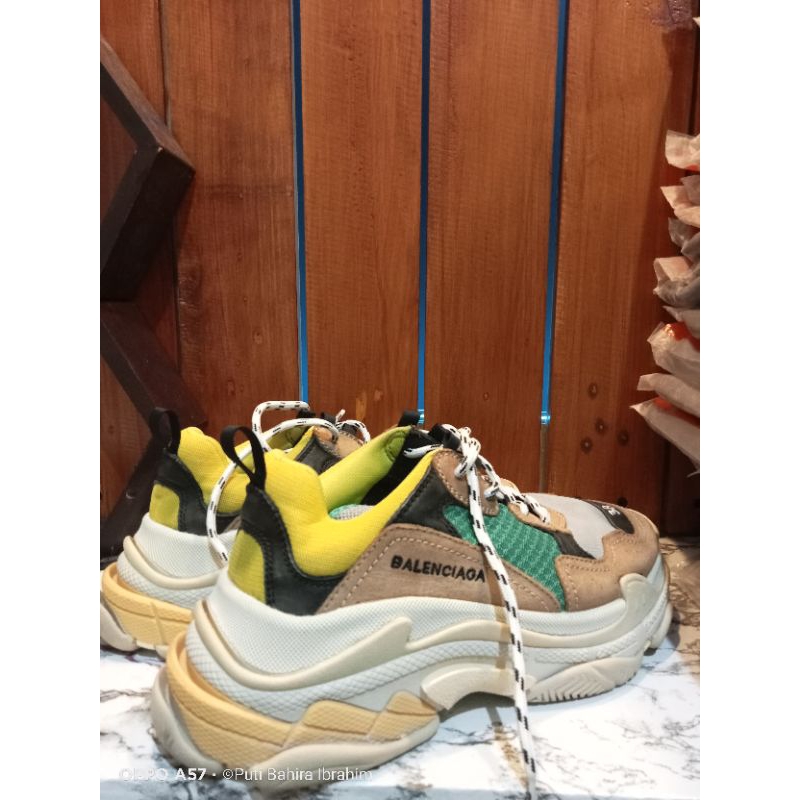 preloved sepatu wanita/preloved sepatu pria/preloved balenciaga triple s size 38 insol 23,5-24cm
