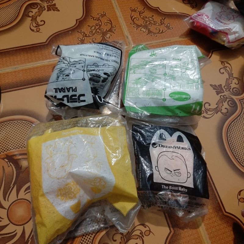 Mainan /figure dikoleksi mcd happy meal the baby boss, kereta tomy plarail, pony potato, thomas and 